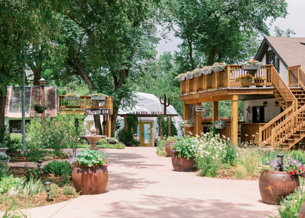 entrance at hillside gardens wedding